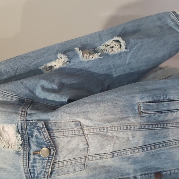 𝅺easel Distressed Denim Jacket NWT - Picture 6 of 13